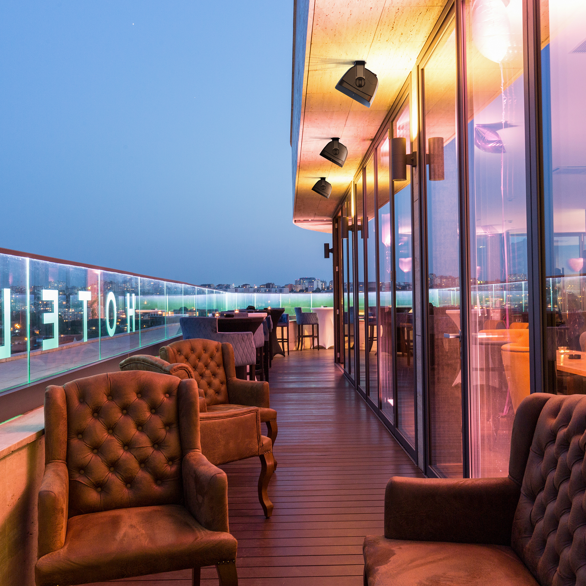 Klipsch PSM 650 T on Hotel Outdoor Rooftop Deck 2000x2000