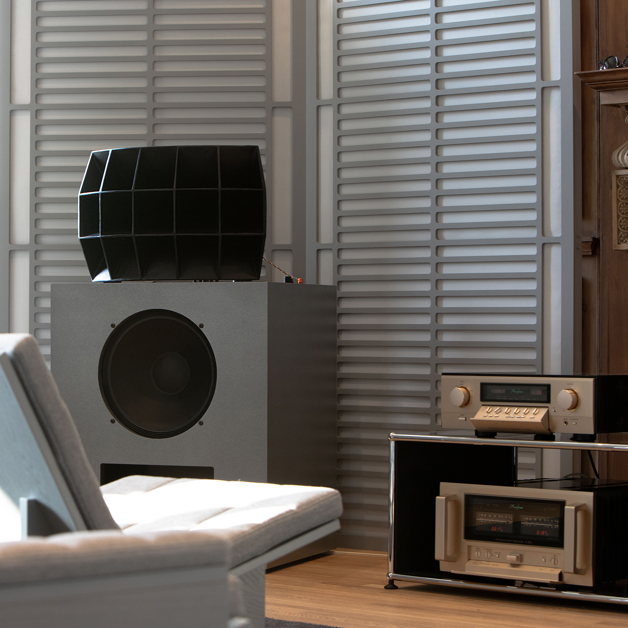 K O R2 HT in listening room in Milan 2000x2000