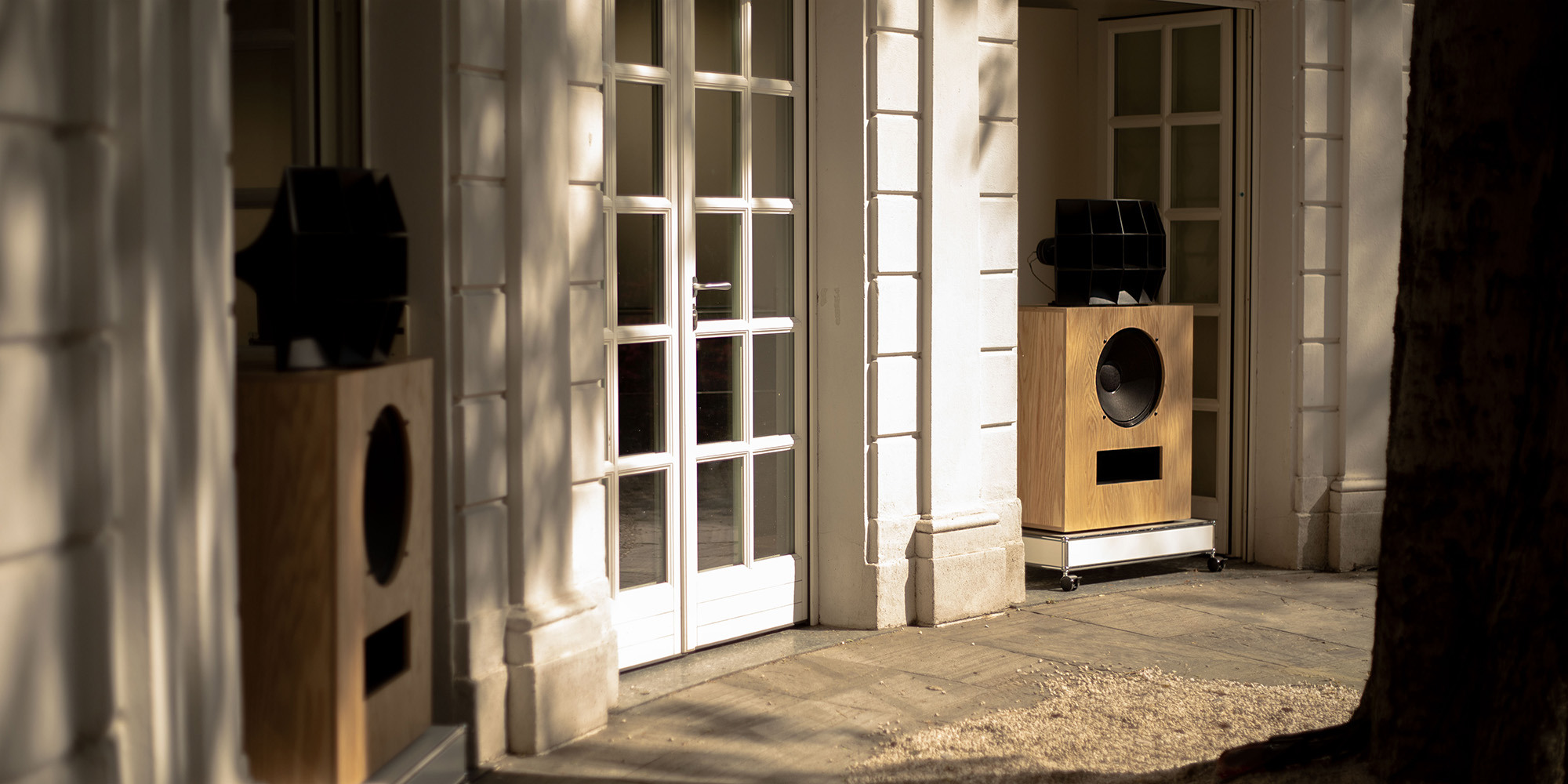 Klipsch + Ojas kO-R2 Multisectoral Loudspeaker in small piazza
